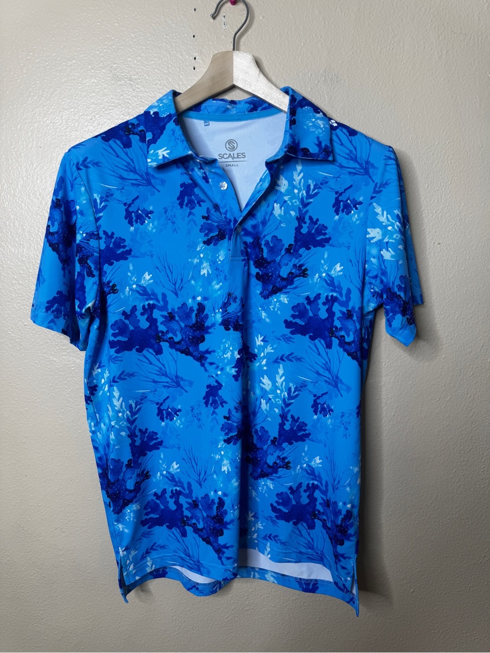 Scales Polo Shirt  Men’s Small Blue Tropical Coral Print Golf Performance